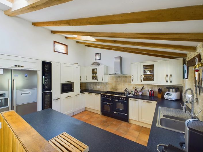 Image No.5-11 Bed House for sale