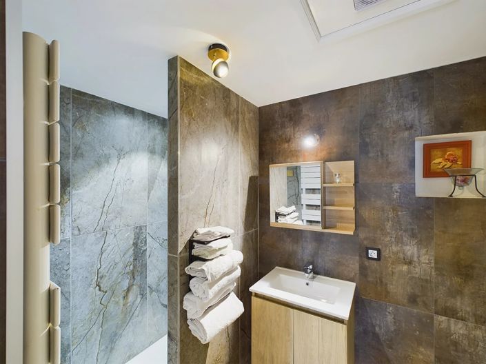 Image No.10-11 Bed House for sale