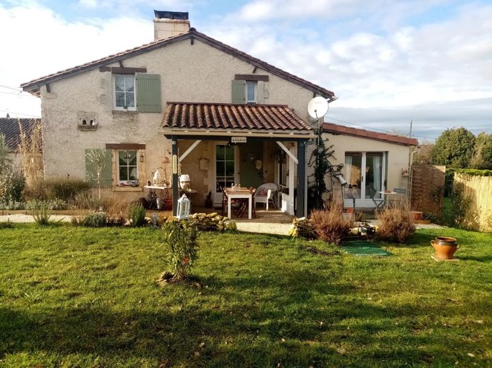 Image No.1-Maison de village de 2 chambres à vendre à Champagne-et-Fontaine