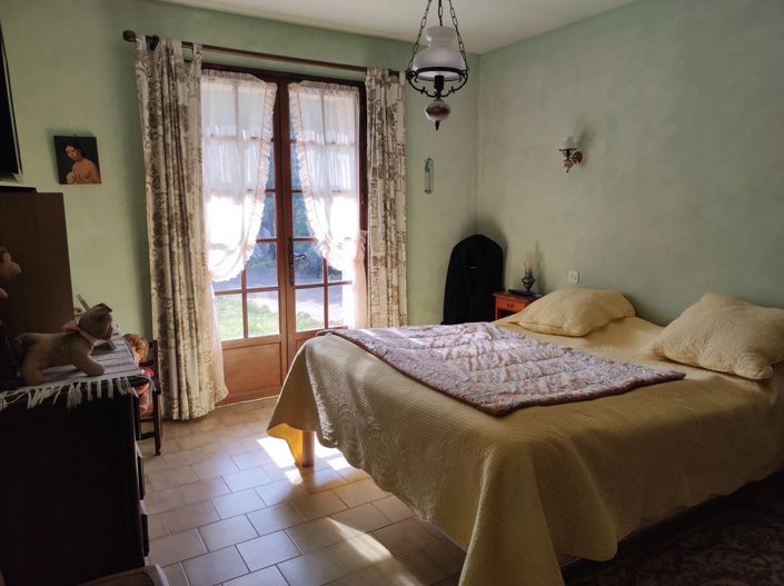 Image No.11-3 Bed House for sale