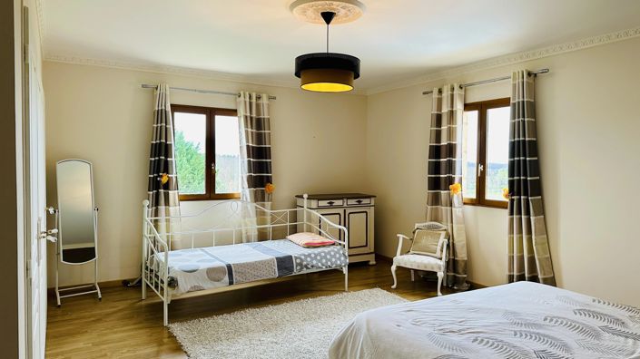 Image No.9-7 Bed House for sale