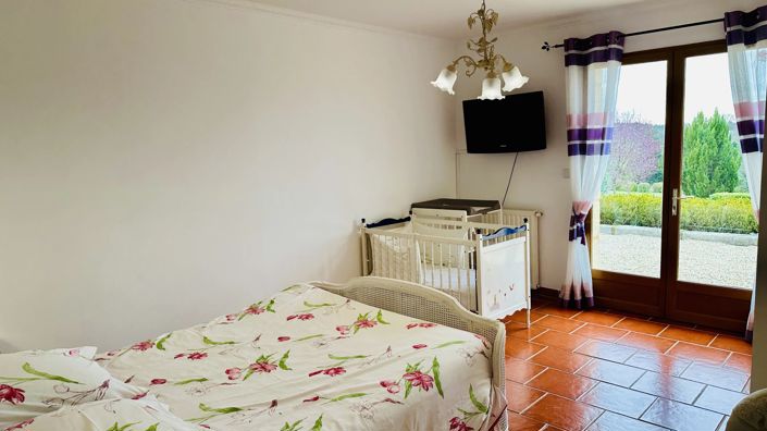 Image No.7-7 Bed House for sale