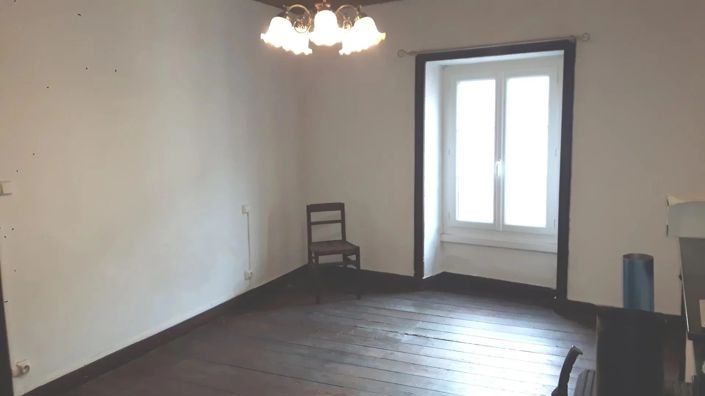 Image No.11-3 Bed House for sale