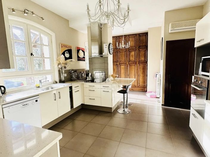 Image No.5-4 Bed House for sale