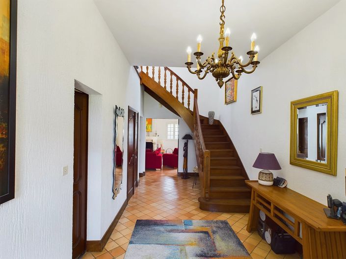 Image No.3-4 Bed House for sale