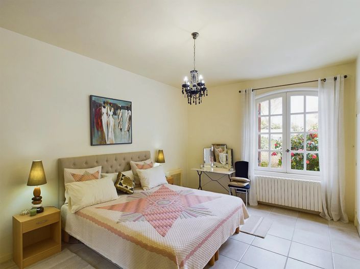 Image No.6-4 Bed House for sale