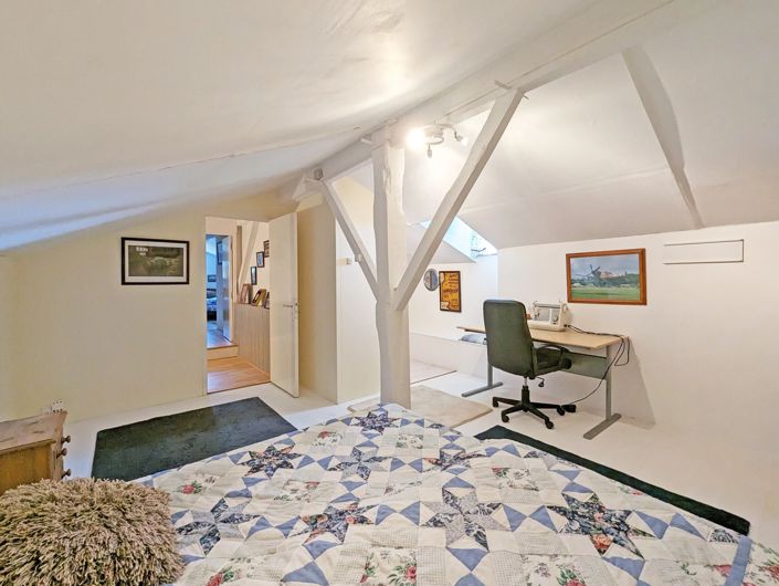 Image No.9-8 Bed House for sale