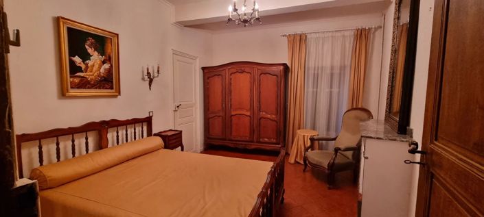 Image No.6-6 Bed House for sale