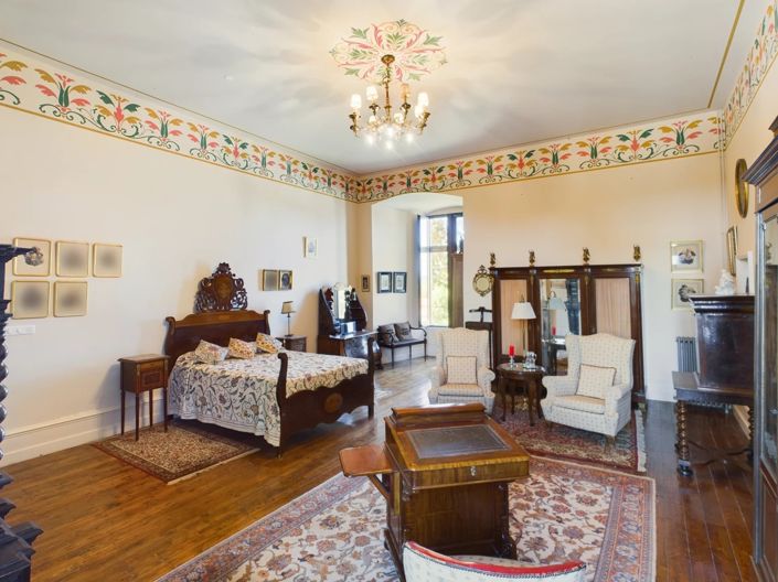 Image No.8-9 Bed House for sale