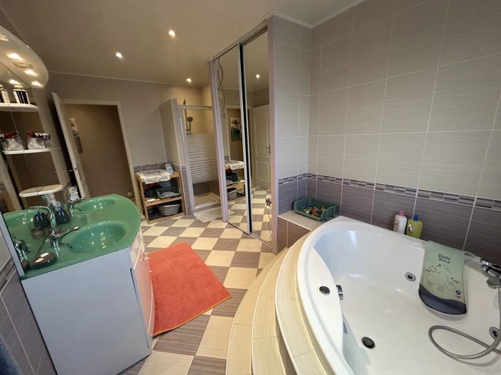 Image No.11-5 Bed House for sale