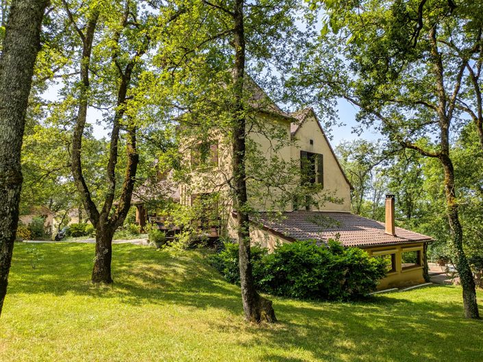 Image No.1-8 Bed House for sale