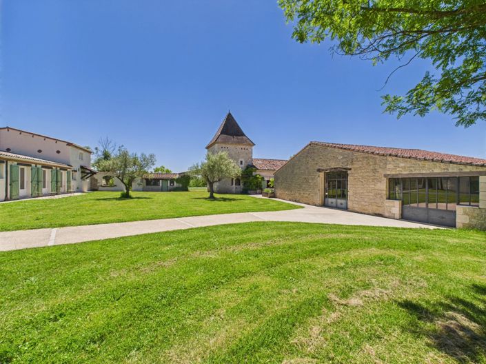 Image No.1-14 Bed House for sale