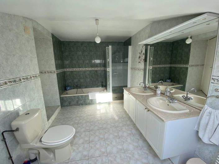 Image No.12-3 Bed House for sale