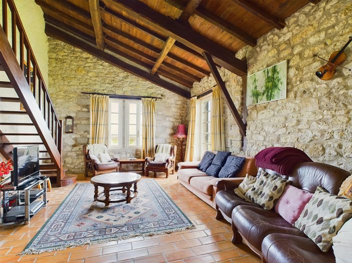 Image No.5-8 Bed House for sale