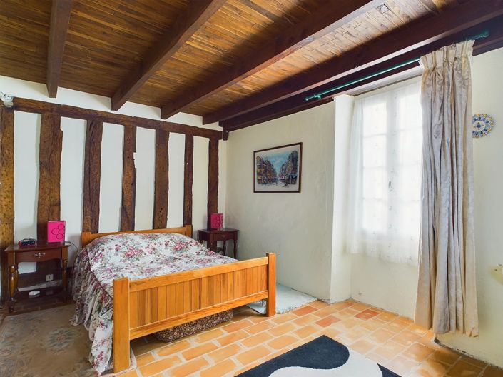 Image No.6-8 Bed House for sale