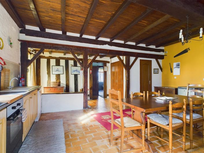 Image No.5-8 Bed House for sale