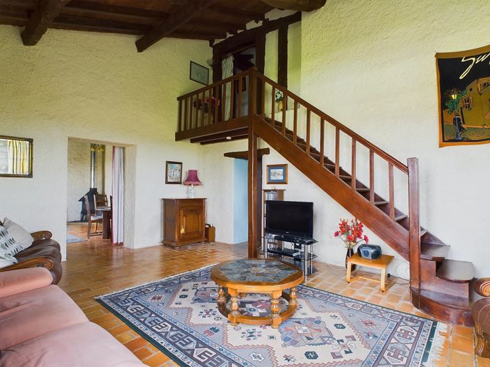 Image No.6-8 Bed House for sale