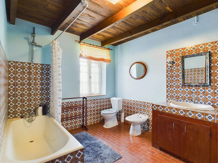 Image No.8-8 Bed House for sale