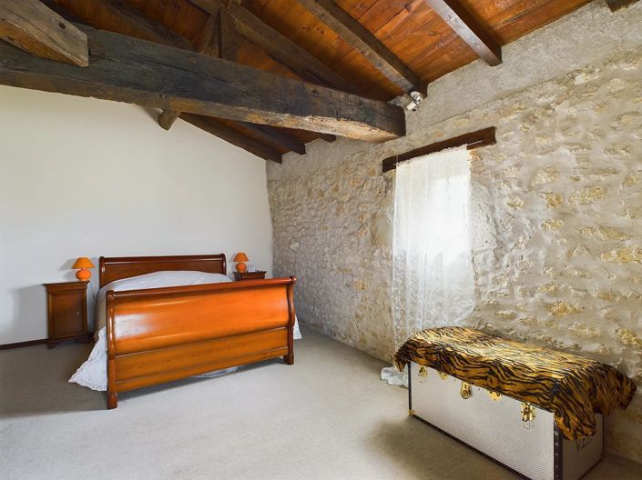 Image No.9-8 Bed House for sale