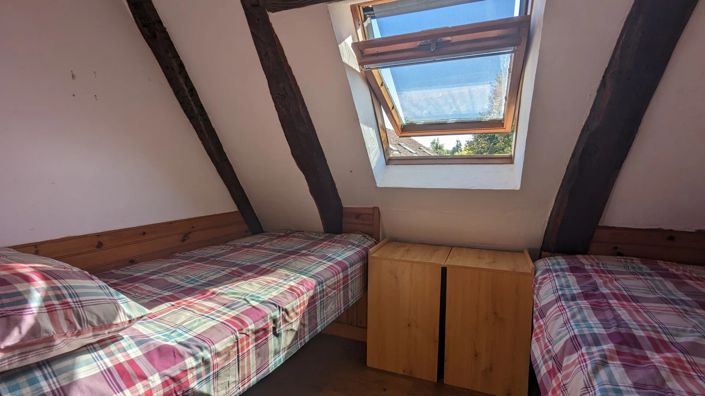 Image No.8-5 Bed House for sale