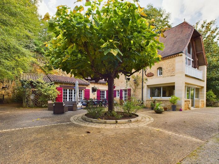 Image No.1-3 Bed Village House for sale