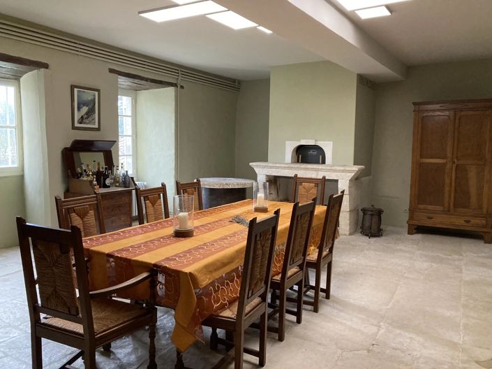 Image No.8-7 Bed House for sale