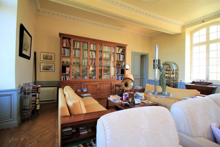 Image No.7-6 Bed House for sale