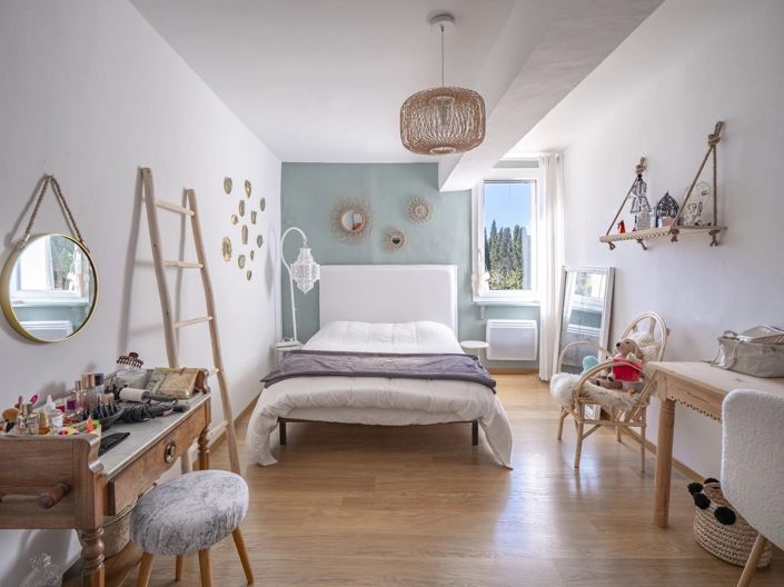 Image No.10-5 Bed House for sale