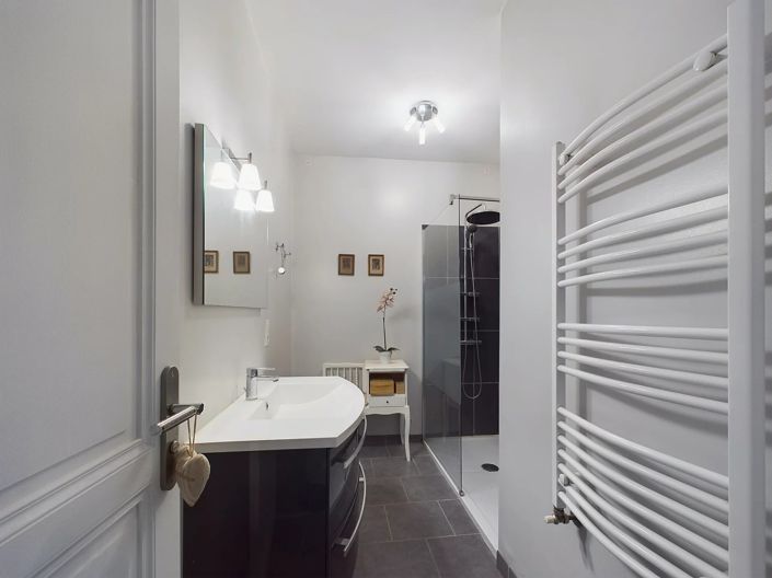 Image No.10-4 Bed House for sale