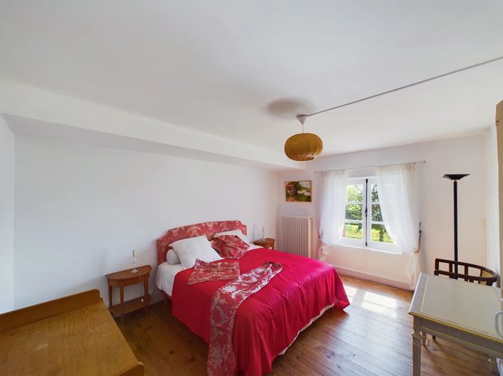 Image No.14-10 Bed House for sale