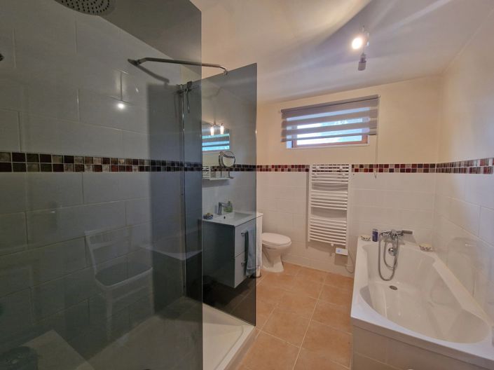 Image No.10-3 Bed House for sale