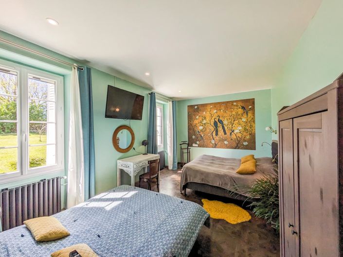 Image No.15-10 Bed Commercial for sale