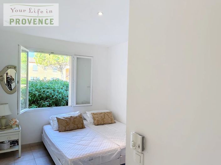 Image No.15-2 Bed Property for sale