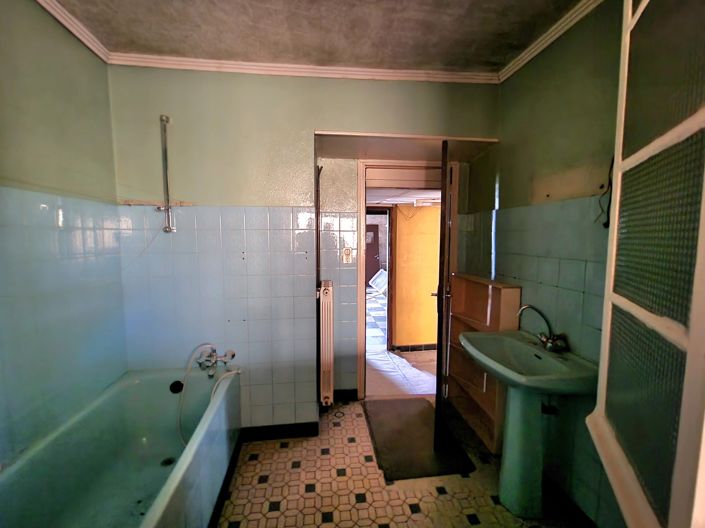 Image No.9-4 Bed House for sale