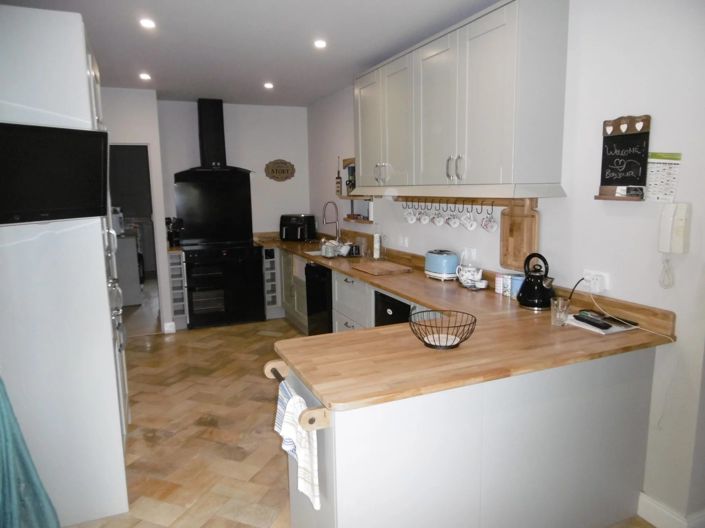 Image No.6-6 Bed House for sale