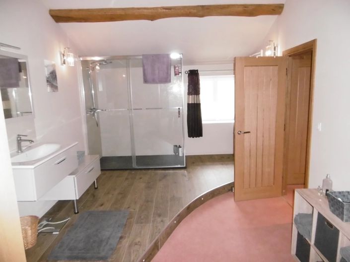 Image No.10-6 Bed House for sale