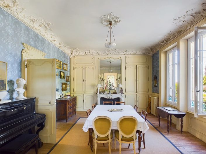 Image No.8-6 Bed House for sale