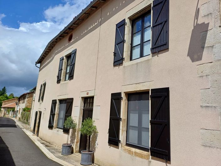 Image No.1-Maison de 5 chambres à vendre à Nanteuil-en-Vallée