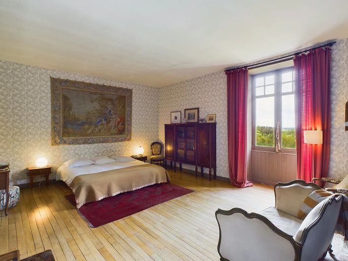 Image No.10-12 Bed House for sale