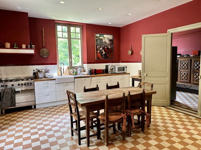 Image No.4-12 Bed House for sale