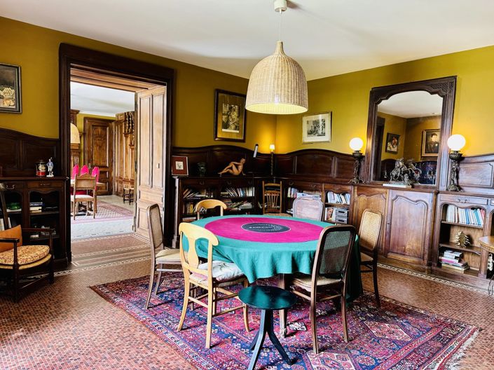 Image No.5-12 Bed House for sale