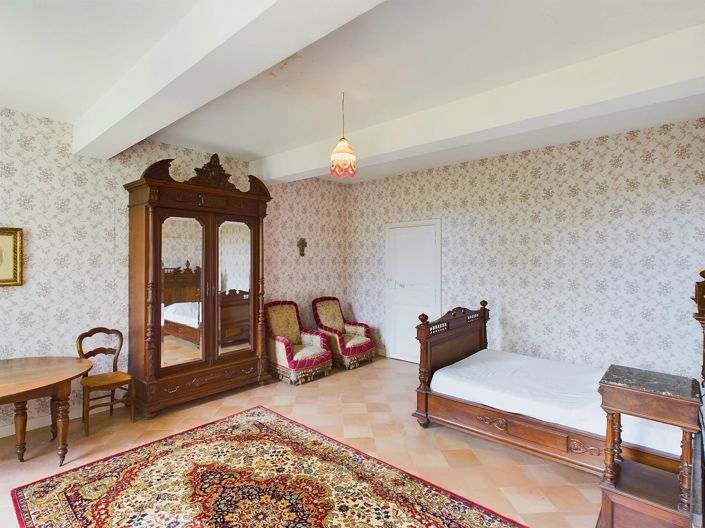 Image No.10-6 Bed House for sale