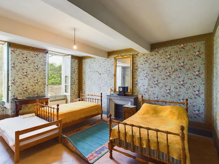 Image No.12-6 Bed House for sale