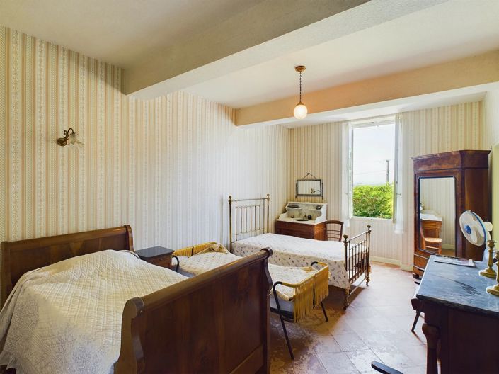 Image No.14-6 Bed House for sale