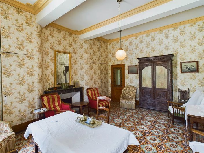 Image No.5-6 Bed House for sale