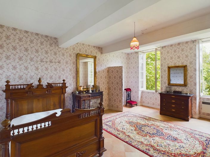 Image No.9-6 Bed House for sale