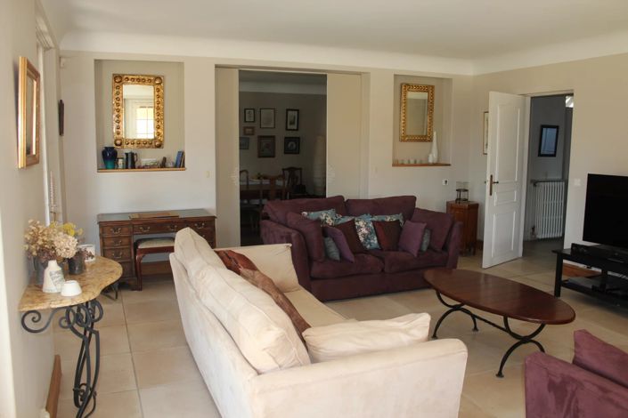 Image No.6-8 Bed House for sale