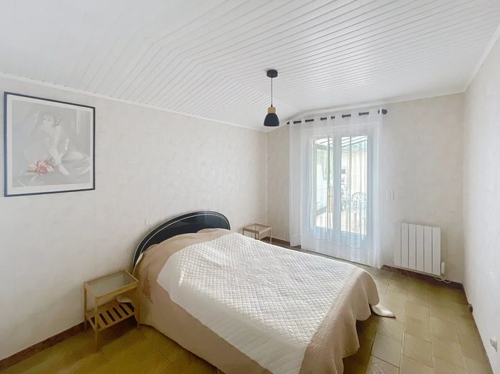 Image No.10-3 Bed House for sale