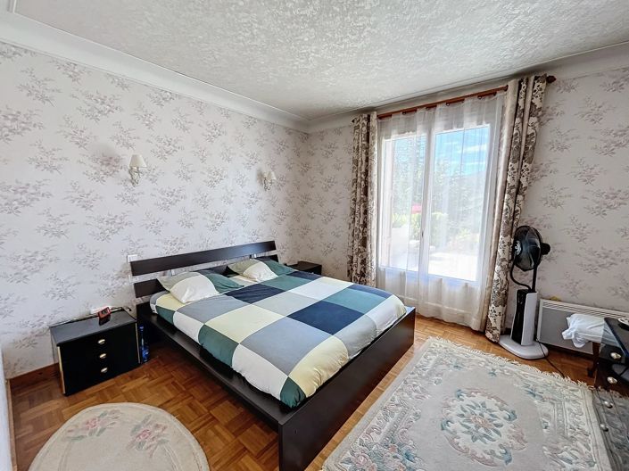 Image No.8-3 Bed House for sale