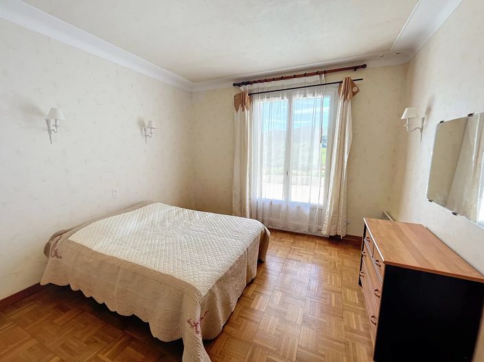 Image No.9-3 Bed House for sale